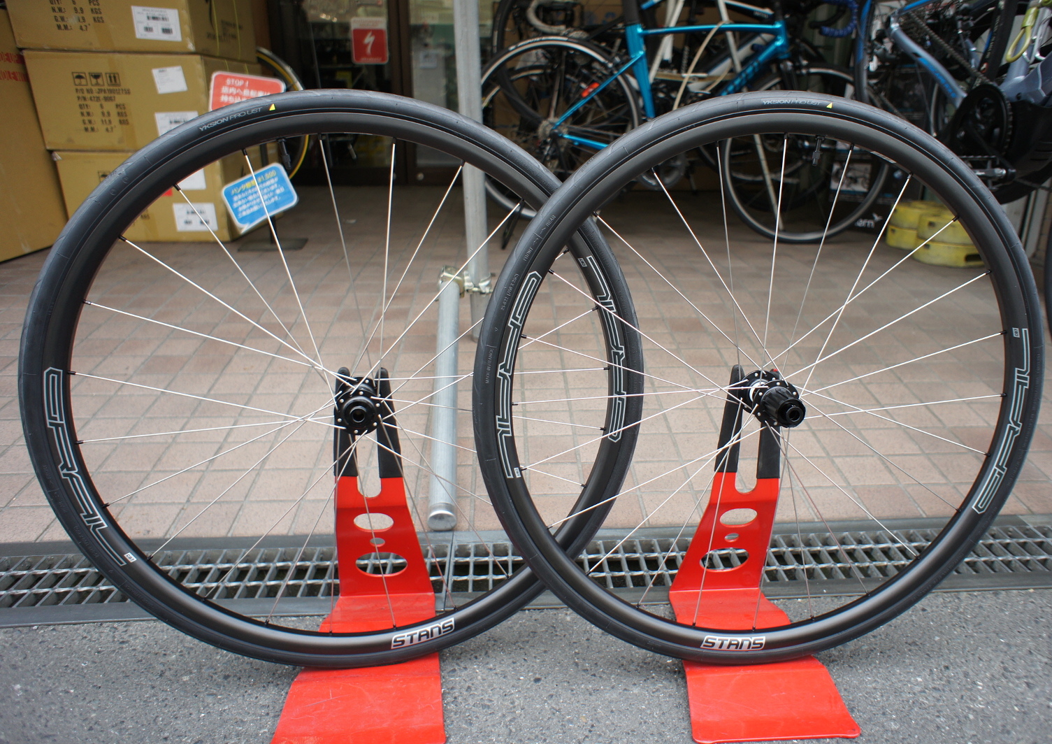 Stan's notubes grail cb7 carbon wheels deals