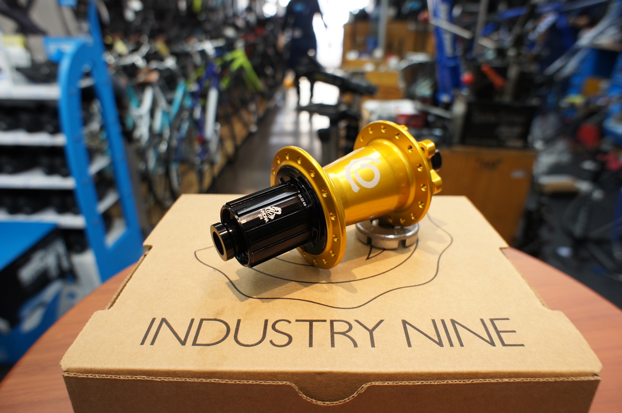 優先配送 取寄 インダストリーナイン ハイドラ クラシック フロント ブースト ボルト マウンテン ハブ Industry Nine Hydra  Classic Front Boost Bolt Mountain Hub Turquoise