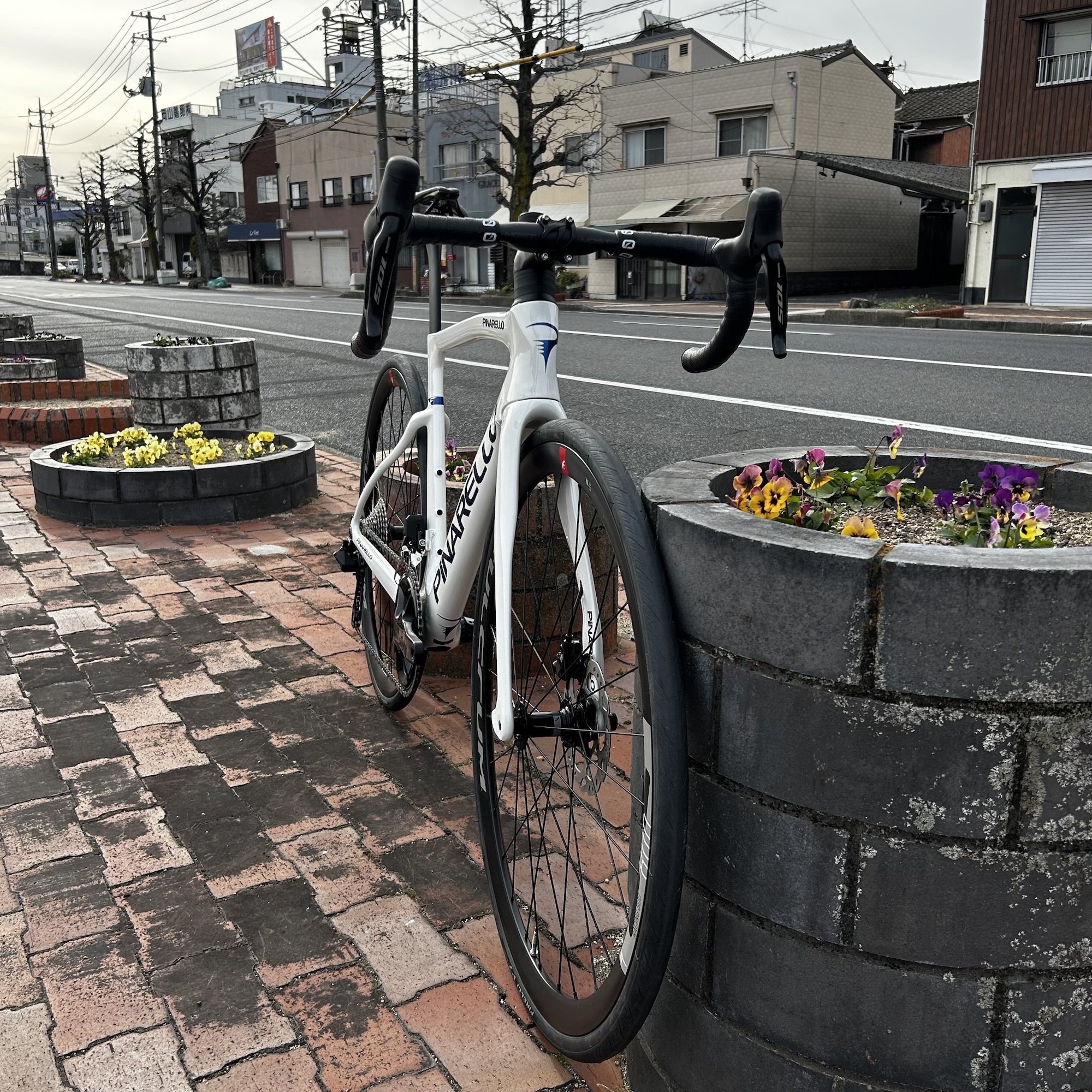 PINARELLO F5 105 Di2 E321 FURIOUS WHITE 515 | BICYCLE PRO