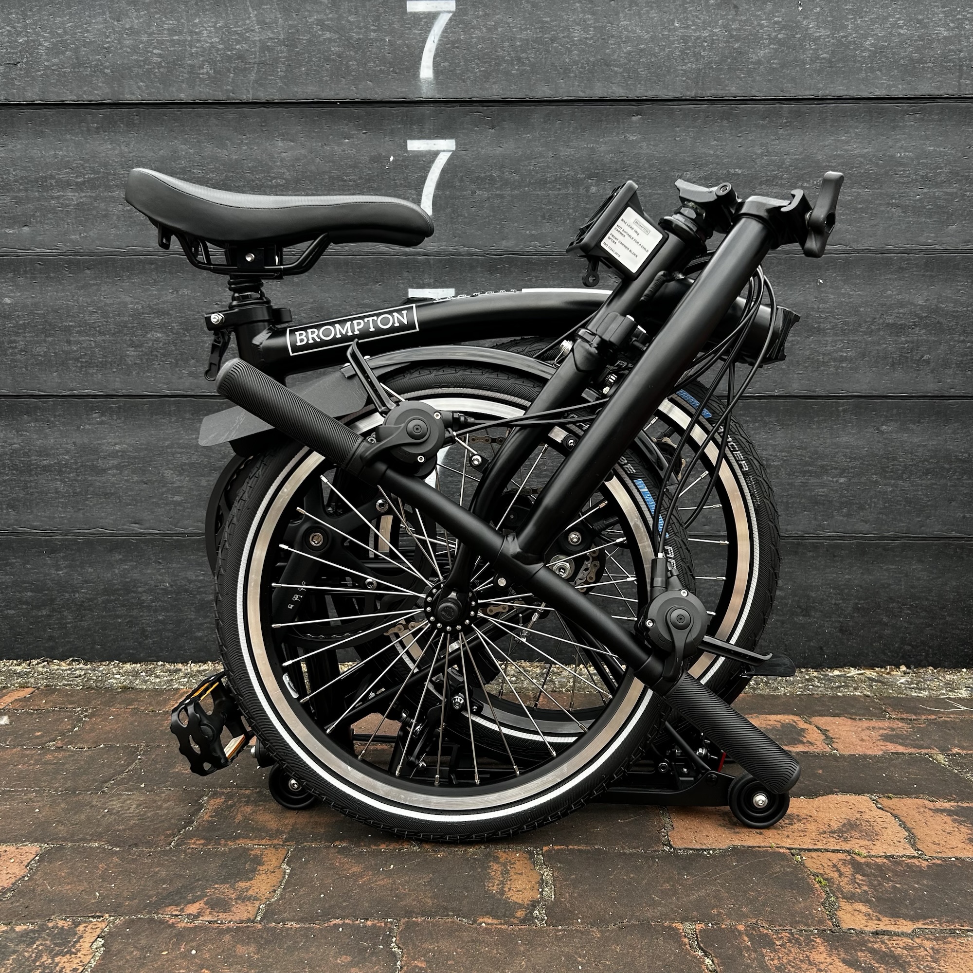 ブロンプトン2016 M3R ブラック ブロンプトン2016 M3R ブラック BROMPTON】ブラック×ブラックが